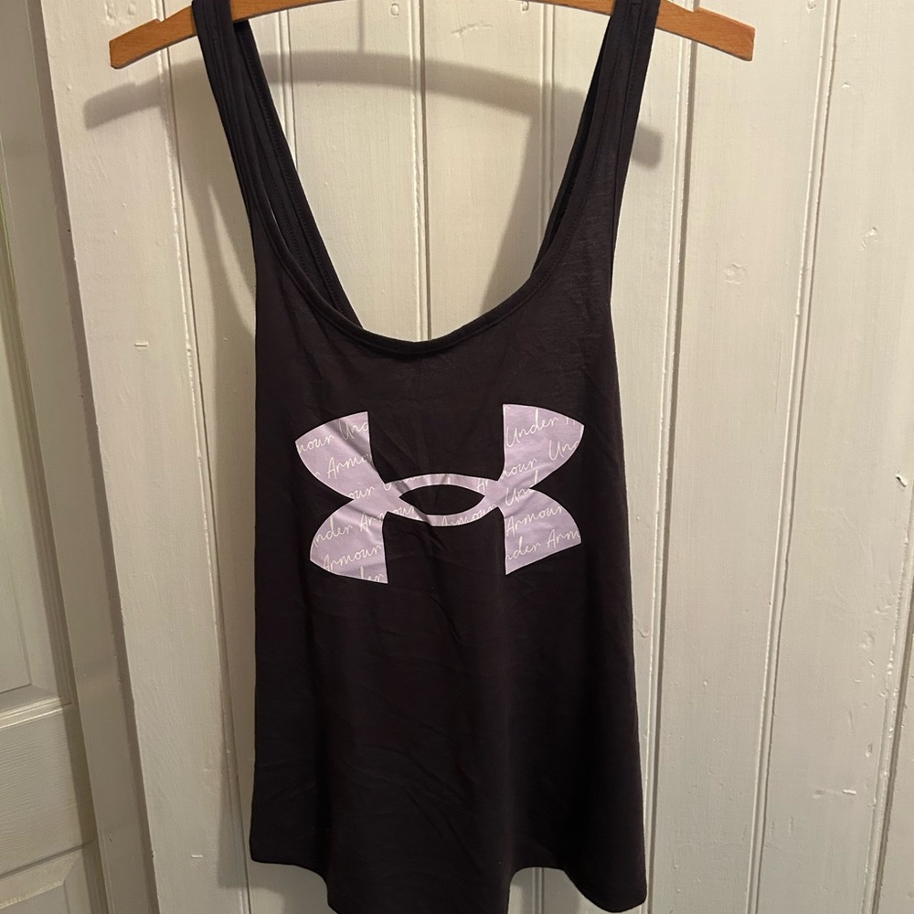 NEW Under Armour Women's medium Black with purple Logo twist back Tank Top